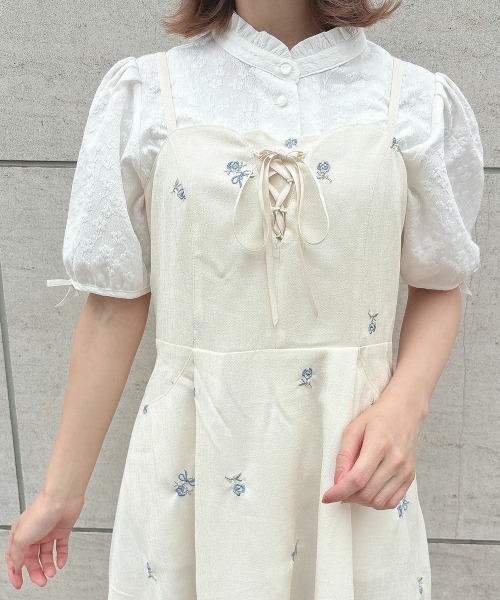F i.n.t（フィント）の「【セットアップ対応】プチレースアップ小花柄刺繍キャミワンピース　夏服（ワンピース・レディース・アイボリー/ブルーグレー・FREE）」の5枚目の写真