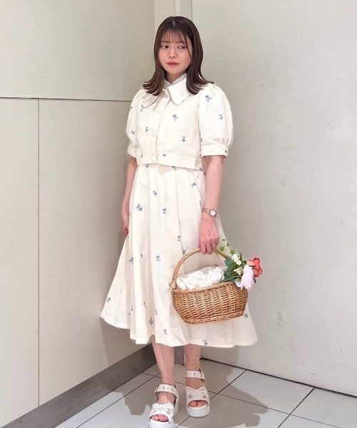 F i.n.t（フィント）の「【セットアップ対応】プチレースアップ小花柄刺繍キャミワンピース　夏服（ワンピース・レディース・アイボリー/ブルーグレー・FREE）」の10枚目の写真
