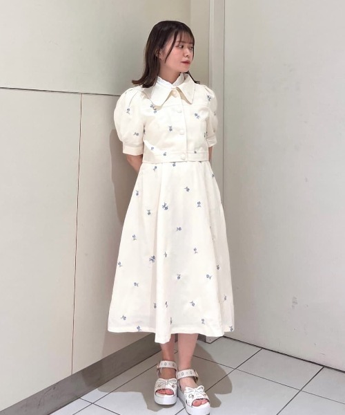 F i.n.t（フィント）の「【セットアップ対応】プチレースアップ小花柄刺繍キャミワンピース　夏服（ワンピース・レディース・アイボリー/ブルーグレー・FREE）」の12枚目の写真