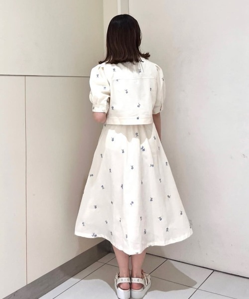 F i.n.t（フィント）の「【セットアップ対応】プチレースアップ小花柄刺繍キャミワンピース　夏服（ワンピース・レディース・アイボリー/ブルーグレー・FREE）」の14枚目の写真