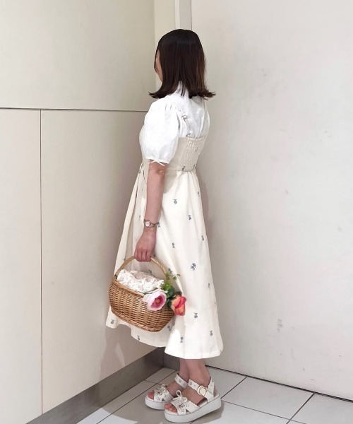 F i.n.t（フィント）の「【セットアップ対応】プチレースアップ小花柄刺繍キャミワンピース　夏服（ワンピース・レディース・アイボリー/ブルーグレー・FREE）」の16枚目の写真