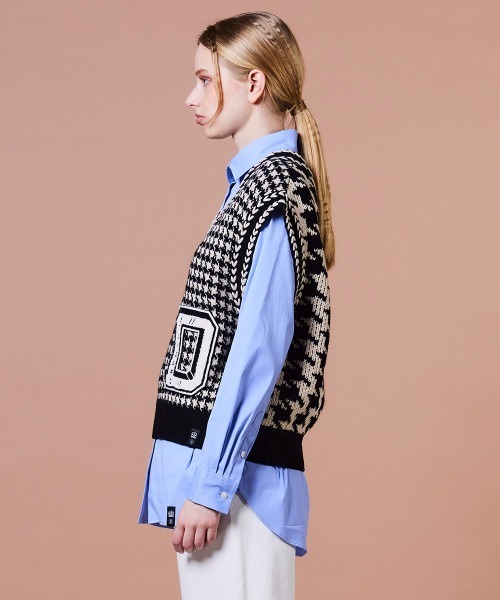 DOUBLE STANDARD CLOTHING（ダブルスタンダードクロージング）の「Dロゴ刺繍 ニットベスト（ベスト・レディース・ホワイト×ブラック・FREE）」の5枚目の写真