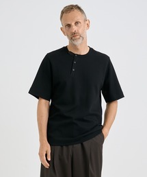 IRENISA（イレニサ）の「【irenisa/イレニサ】別注LEATHER TAB CREW NECK T-SHIRT（Tシャツ/カットソー）」