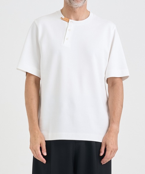 IRENISA（イレニサ）の「【irenisa/イレニサ】別注LEATHER TAB CREW NECK T-SHIRT（Tシャツ/カットソー・メンズ・ブラック/ホワイト/ダークグレー・2/4/3）」の8枚目の写真