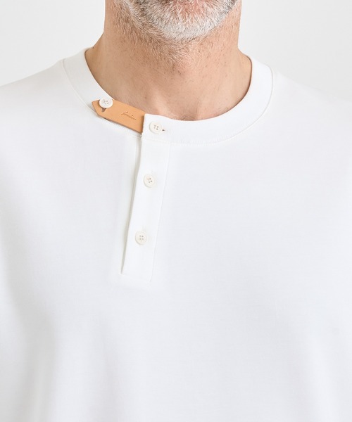 IRENISA（イレニサ）の「【irenisa/イレニサ】別注LEATHER TAB CREW NECK T-SHIRT（Tシャツ/カットソー・メンズ・ブラック/ホワイト/ダークグレー・2/4/3）」の4枚目の写真