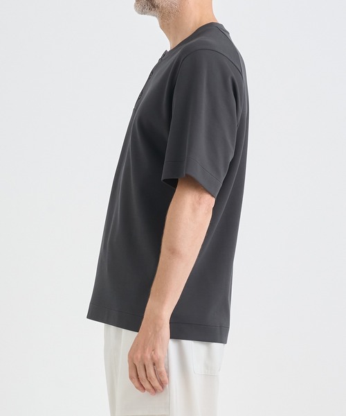 IRENISA（イレニサ）の「【irenisa/イレニサ】別注LEATHER TAB CREW NECK T-SHIRT（Tシャツ/カットソー・メンズ・ブラック/ホワイト/ダークグレー・2/4/3）」の16枚目の写真