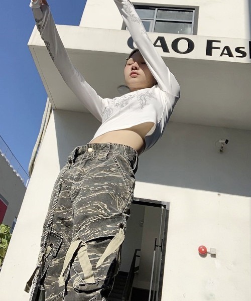 MASHIRO(マシロ)の「【MASHIRO】Y2Kデザインプリント長袖カットソー Y2K(MA/EK110)(Tシャツ/カットソー・レディース・ライトグレー・M/S)」の8枚目の写真