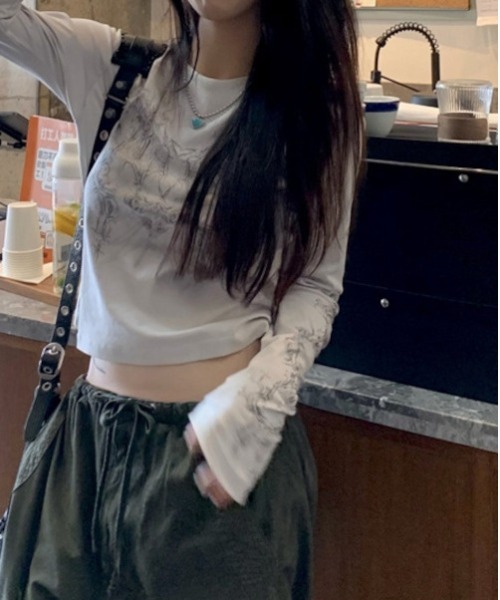 MASHIRO(マシロ)の「【MASHIRO】Y2Kデザインプリント長袖カットソー Y2K(MA/EK110)(Tシャツ/カットソー・レディース・ライトグレー・M/S)」の18枚目の写真