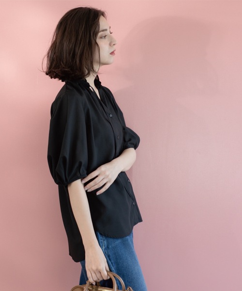 OPAQUE.CLIP（オペークドットクリップ）の「シアーフリルネックブラウス【洗濯機洗い可】（シャツ/ブラウス・レディース・ブラック/ライトブルー/ライトグレー/ブラウン系その他/レッド系・38/40/42）」の21枚目の写真