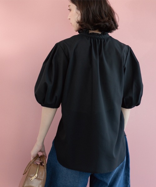 OPAQUE.CLIP（オペークドットクリップ）の「シアーフリルネックブラウス【洗濯機洗い可】（シャツ/ブラウス・レディース・ブラック/ライトブルー/ライトグレー/ブラウン系その他/レッド系・38/40/42）」の22枚目の写真