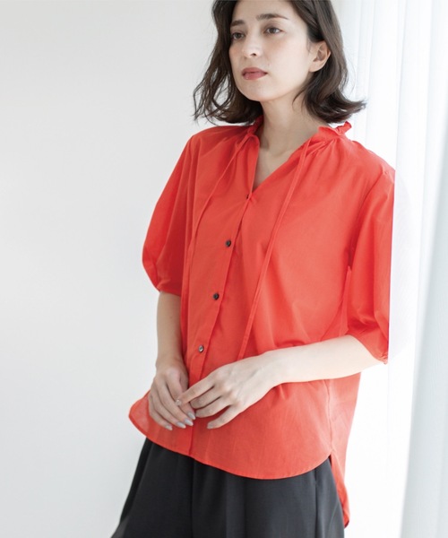 OPAQUE.CLIP（オペークドットクリップ）の「シアーフリルネックブラウス【洗濯機洗い可】（シャツ/ブラウス・レディース・ブラック/ライトブルー/ライトグレー/ブラウン系その他/レッド系・38/40/42）」の8枚目の写真