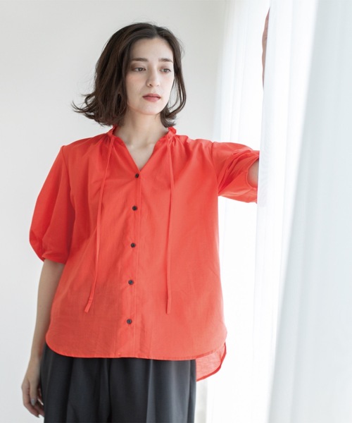 OPAQUE.CLIP（オペークドットクリップ）の「シアーフリルネックブラウス【洗濯機洗い可】（シャツ/ブラウス・レディース・ブラック/ライトブルー/ライトグレー/ブラウン系その他/レッド系・38/40/42）」の10枚目の写真