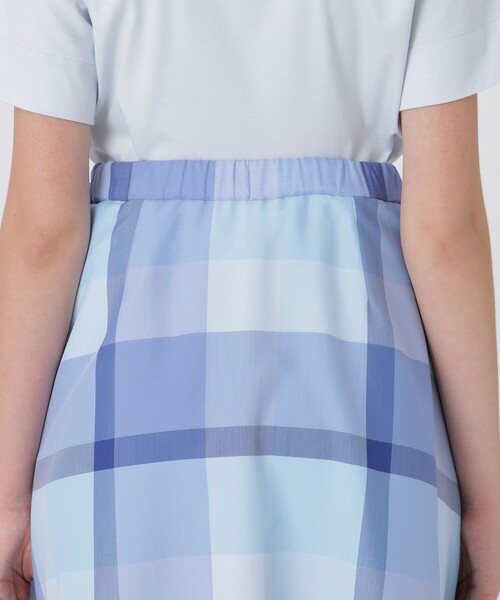 BLUE LABEL CRESTBRIDGE(ブルーレーベルクレストブリッジ)の「クレストブリッジチェックライトクロッシングツイルスカート(スカート・レディース・ベージュ系その他/ブルー・36/38)」の8枚目の写真
