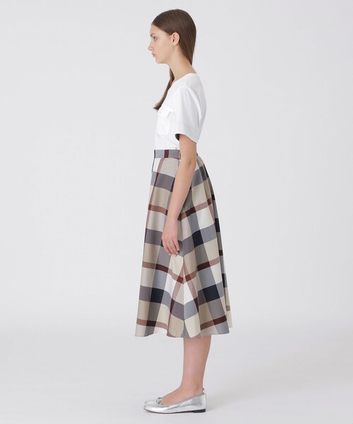 BLUE LABEL CRESTBRIDGE(ブルーレーベルクレストブリッジ)の「クレストブリッジチェックライトクロッシングツイルスカート(スカート・レディース・ベージュ系その他/ブルー・36/38)」の12枚目の写真