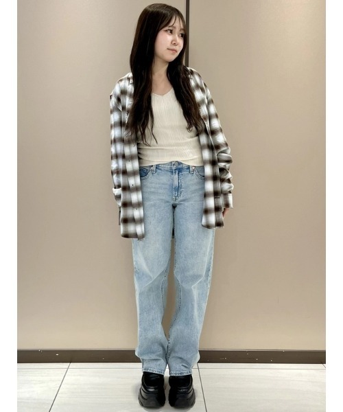 GAP(ギャップ)の「ローライズ '90s ルーズフィット デニム(デニムパンツ・レディース・ライトインディゴブルー・30/28/25/24/29/26/27/23)」の8枚目の写真