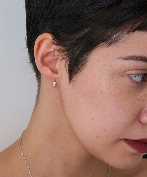 JUPITER（ジュピター）の「【SV】ミニマルフープピアス/ニッケルフリー/金属アレルギー対応<動画あり>（ピアス（両耳用）・レディース・シルバー/ゴールド・FREE）」の6枚目の写真