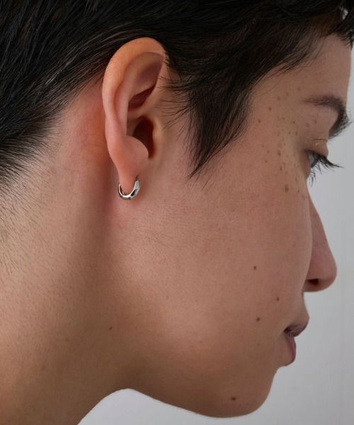 JUPITER（ジュピター）の「【SV】ミニマルフープピアス/ニッケルフリー/金属アレルギー対応<動画あり>（ピアス（両耳用）・レディース・シルバー/ゴールド・FREE）」の8枚目の写真