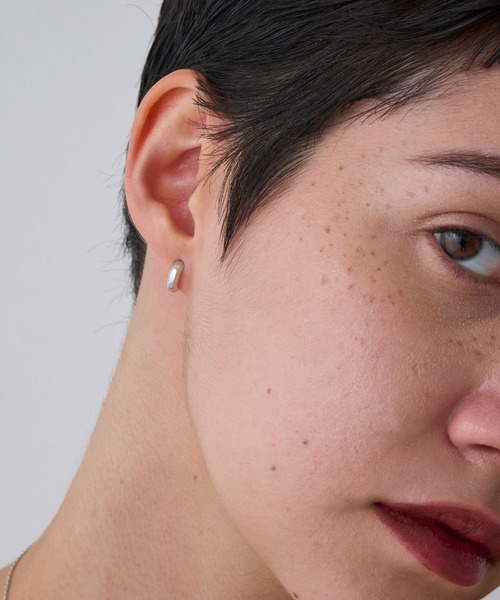 JUPITER（ジュピター）の「【SV】ミニマルフープピアス/ニッケルフリー/金属アレルギー対応<動画あり>（ピアス（両耳用）・レディース・シルバー/ゴールド・FREE）」の3枚目の写真