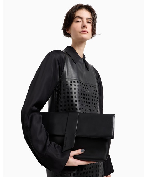 EMPORIO ARMANI（エンポリオアルマーニ）の「【エンポリオ アルマーニ】Polygon カプセルコレクション クラッチバッグ レザー（クラッチバッグ・レディース・ブラック・FREE）」の3枚目の写真