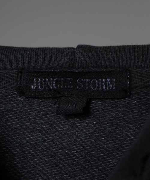 Jungle Storm(ジャングルストーム)の「JUNGLESTOTM ヴィンテージ加工ロゴ刺繍ZIPパーカー(パーカー・メンズ・チャコールグレー/カーキ/ピンク・M/L)」の8枚目の写真