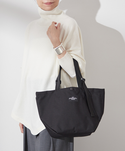 journal standard L'essage（ジャーナルスタンダードレサージュ）の「《追加》【BAGS IN PROGRESS】Small Carry-all Toto：トートバッグ（トートバッグ・レディース・ブラック・FREE）」の3枚目の写真