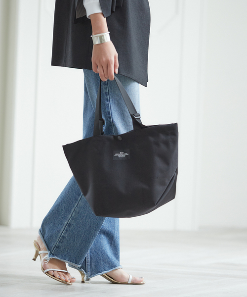 journal standard L'essage（ジャーナルスタンダードレサージュ）の「《追加》【BAGS IN PROGRESS】Small Carry-all Toto：トートバッグ（トートバッグ・レディース・ブラック・FREE）」の4枚目の写真