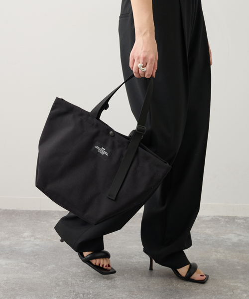 journal standard L'essage（ジャーナルスタンダードレサージュ）の「《追加》【BAGS IN PROGRESS】Small Carry-all Toto：トートバッグ（トートバッグ・レディース・ブラック・FREE）」の5枚目の写真