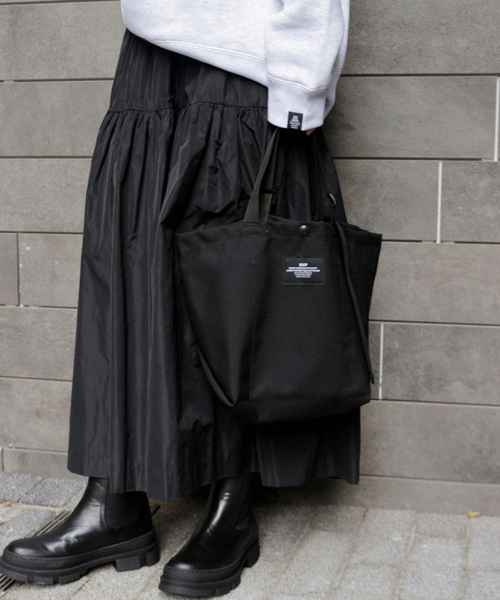 journal standard L'essage（ジャーナルスタンダードレサージュ）の「《追加》【BAGS IN PROGRESS】Small Carry-all Toto：トートバッグ（トートバッグ・レディース・ブラック・FREE）」の6枚目の写真