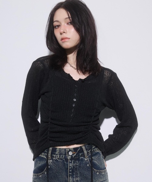 ENVYM（アンビー）の「ヘンリーネックドロストニット（ニット/セーター・レディース・レッド/ブラック/グレー・FREE）」の2枚目の写真