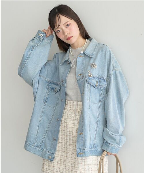 earth music&ecology(アースミュージックアンドエコロジー)の「ビッグデニムジャケット(デニムジャケット・レディース・ライトインディゴブルー/インディゴブルー・FREE)」の12枚目の写真