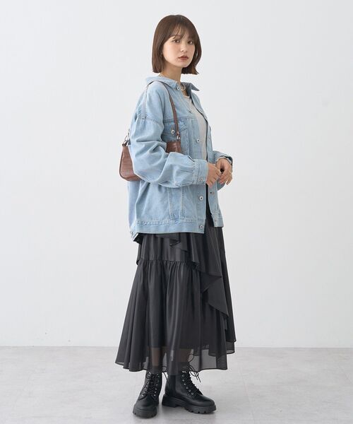 earth music&ecology(アースミュージックアンドエコロジー)の「ビッグデニムジャケット(デニムジャケット・レディース・ライトインディゴブルー/インディゴブルー・FREE)」の20枚目の写真