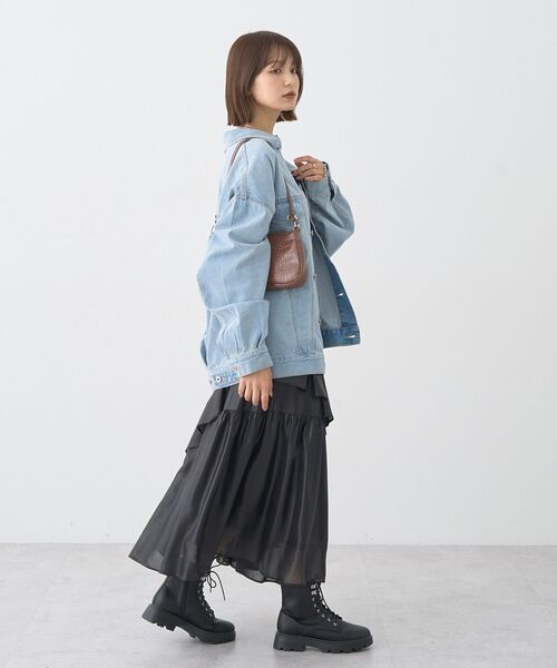 earth music&ecology(アースミュージックアンドエコロジー)の「ビッグデニムジャケット(デニムジャケット・レディース・ライトインディゴブルー/インディゴブルー・FREE)」の21枚目の写真