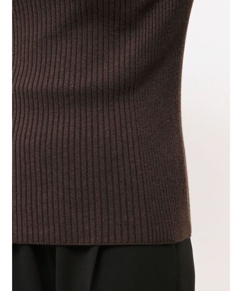 ELENDEEK(エレンディーク)の「ハイネックワイドリブニット(ニット/セーター・レディース・ブラック/レッド/オフホワイト/ライトブルー/ブラウン・FREE)」の7枚目の写真