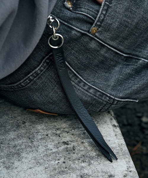 CALEE/キャリー ROUND & PYRAMID STUDS LEATHER SHORT KEY RING