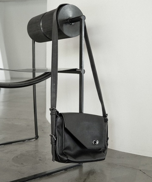 cii(シー)の「CROSS BODY BAG / クロスボディバッグ(ショルダーバッグ・メンズ・ブラック・FREE)」の6枚目の写真