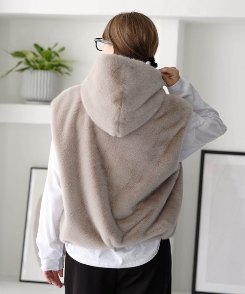ZAKKA-BOX（ザッカボックス）の「ファーフードベスト（ベスト）」 - WEAR