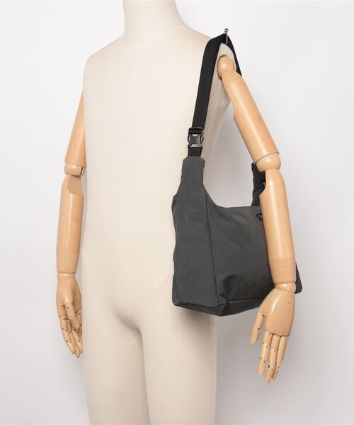 SHIPS（シップス）の「STANDARD.S:TRIANGLE SHOULDER（トートバッグ・レディース・ダークグレー・ONE SIZE）」の5枚目の写真