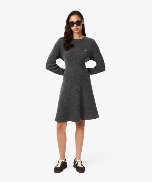 LACOSTE（ラコステ）の「3Dニッティングシームレスフレアドレスセーター（ワンピース・レディース・ネイビー/グレー・38/40/34/36）」の4枚目の写真