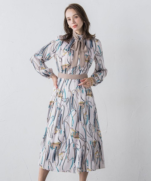 Viaggio Blu（ビアッジョブルー）の「馬具プリントワンピース≪手洗い可能≫（ワンピース・レディース・オフホワイト/ブルー・M/L/S/XS）」の8枚目の写真