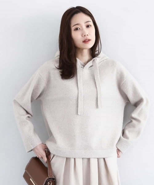 MK MICHEL KLEIN（エムケーミッシェルクラン）の「クロップド丈ニットフーディー/洗える（ニット/セーター・レディース・ベージュ/グレー/アイボリー・38）」の4枚目の写真