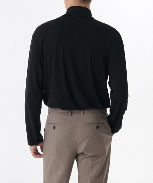 MUSINSA STANDARD（ムシンサスタンダード）の「リラックスドタートルネック長袖ニットTシャツ[ブラック]（Tシャツ/カットソー・メンズ・その他・XXX-LARGE/SMALL/MEDIUM/LARGE/X-LARGE/XX-LARGE）」の2枚目の写真