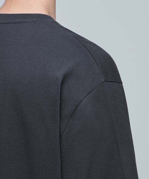 MUSINSA STANDARD（ムシンサスタンダード）の「リラックスフィットクルーネックTシャツ2 [ダークグレー]（Tシャツ/カットソー・メンズ・その他・MEDIUM/LARGE/X-LARGE/XX-LARGE/XXX-LARGE/SMALL）」の6枚目の写真