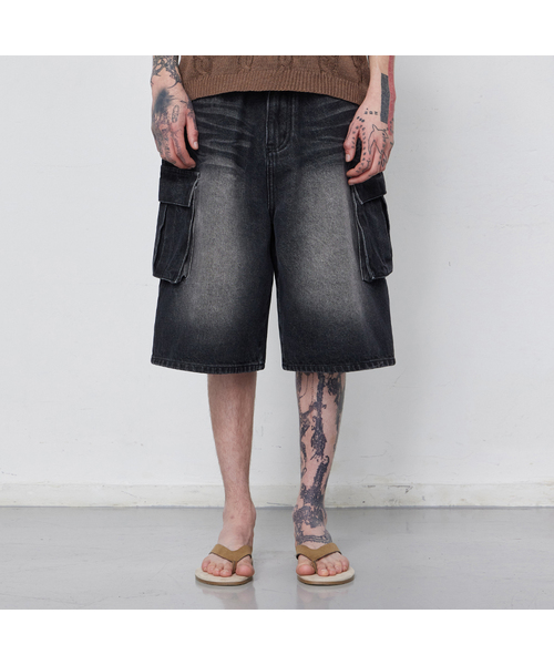 VTWO(ブイツー)の「キャットブラシウォッシングカーゴバミューダデニムパンツ(ブラック)(その他パンツ・メンズ・その他・SMALL/MEDIUM/LARGE)」の1枚目の写真