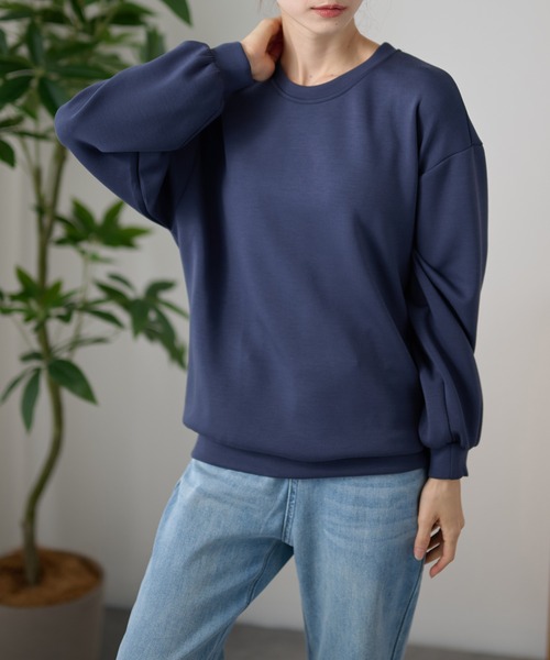 DAYRA(デイラ)の「クルーネック ドロップショルダー 長袖 スウェット プルオーバー(スウェット・レディース・ホワイト/ライトグレー/ブラック/ネイビー・FREE/S)」の4枚目の写真