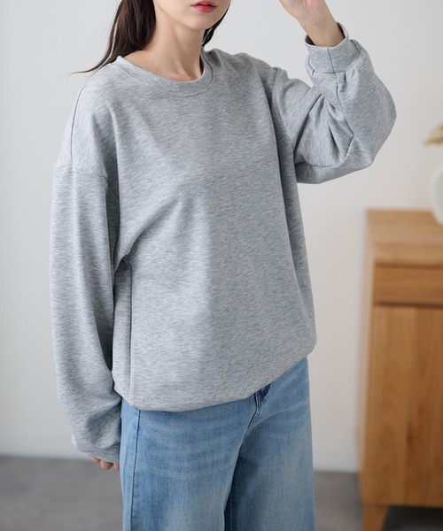 DAYRA(デイラ)の「クルーネック ドロップショルダー 長袖 スウェット プルオーバー(スウェット・レディース・ホワイト/ライトグレー/ブラック/ネイビー・FREE/S)」の3枚目の写真