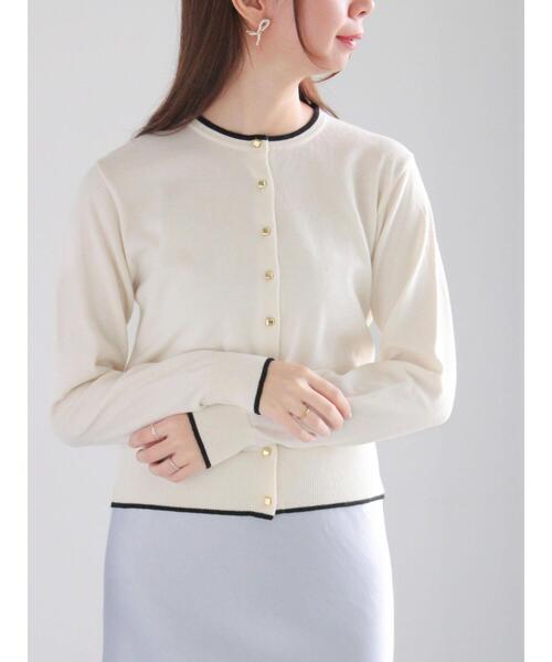 Te chichi(テチチ)の「メタルスクエア釦クルーネックカーディガン(カーディガン/ボレロ・レディース・オフホワイト/シルバー/ゴールド/ピンク/ブラック・F)」の2枚目の写真