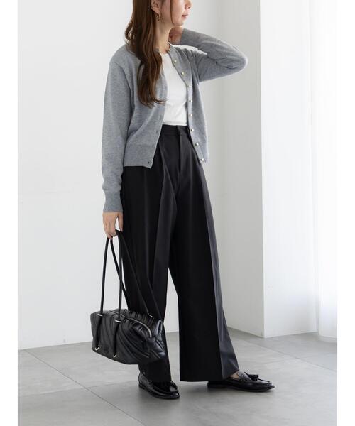 Te chichi(テチチ)の「メタルスクエア釦クルーネックカーディガン(カーディガン/ボレロ・レディース・オフホワイト/シルバー/ゴールド/ピンク/ブラック・F)」の7枚目の写真