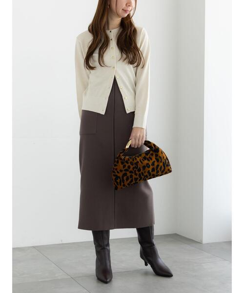 Te chichi(テチチ)の「メタルスクエア釦クルーネックカーディガン(カーディガン/ボレロ・レディース・オフホワイト/シルバー/ゴールド/ピンク/ブラック・F)」の10枚目の写真