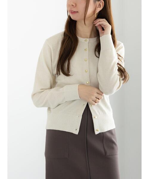 Te chichi(テチチ)の「メタルスクエア釦クルーネックカーディガン(カーディガン/ボレロ・レディース・オフホワイト/シルバー/ゴールド/ピンク/ブラック・F)」の11枚目の写真