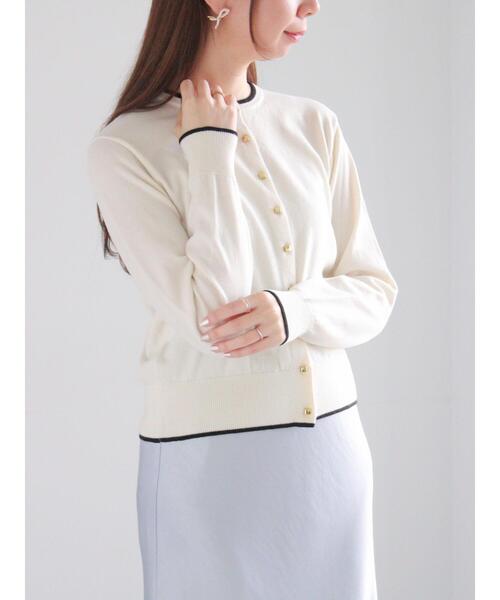 Te chichi(テチチ)の「メタルスクエア釦クルーネックカーディガン(カーディガン/ボレロ・レディース・オフホワイト/シルバー/ゴールド/ピンク/ブラック・F)」の13枚目の写真